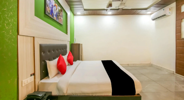 Люкс Standard Capital O 73226 Hotel Gazal