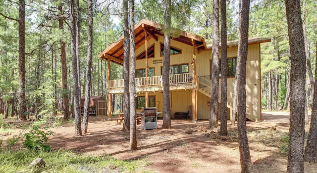 Коттедж Game Room, Fire Pit, Deck: Remodeled Pinetop Cabin