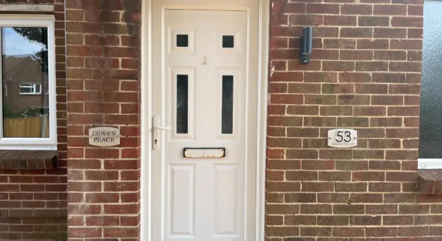 House - Sleeps 14, Onsite Parking & Pets Allowed, Varaa Lomakoti Poole Dorset
