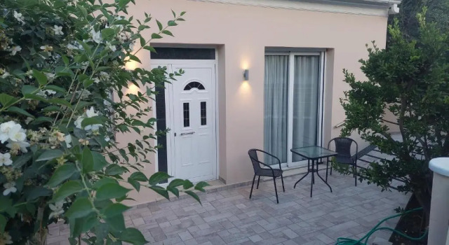 Коттедж Aphrodite House