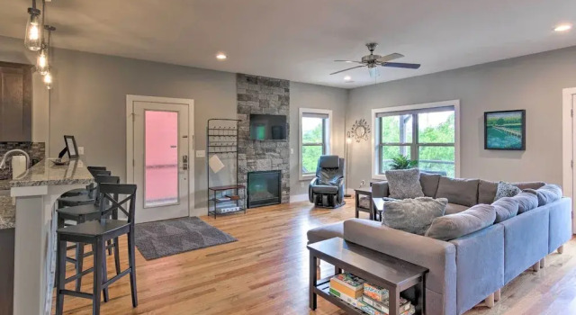 Modern Asheville Greenway Residence w/ 2 Decks, Забронировать Дом для отпуска Ашвилл Аппалачи, рядом с Дом-музей Smith-McDowell