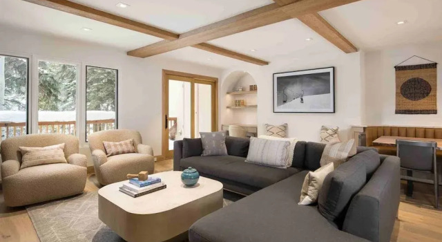 Vail Village Luxury 4 Bedroom, Steps to Slopes!, Забронировать Апартаменты/квартира Отели Вейл с парковкой, Парковка