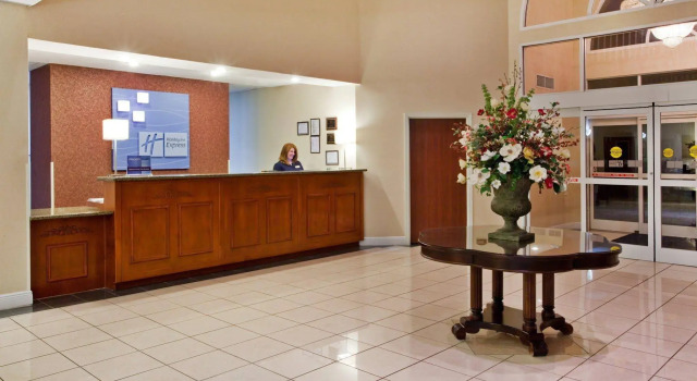 Holiday Inn Express and Suites Thomasville, Boek Hotel Hotels in Georgia met parkeren, Parkeren
