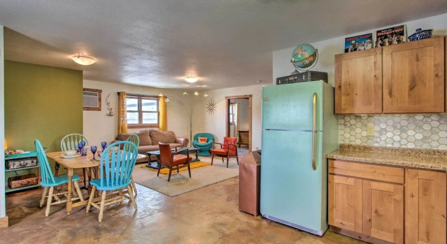 Апартаменты с 2 комнатами с балконом Chic Retro Retreat in Choteau: Walk to Dtwn!