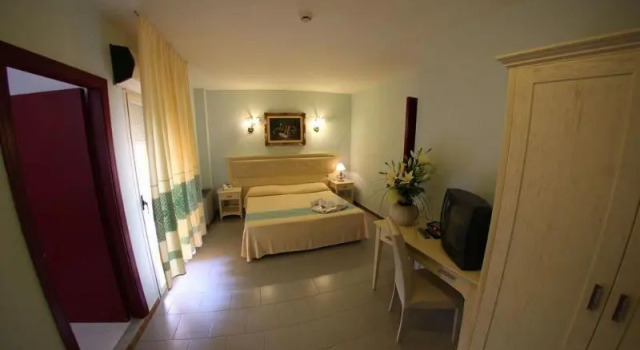 Трёхместный номер Standard с красивым видом из окна Hotel Marini