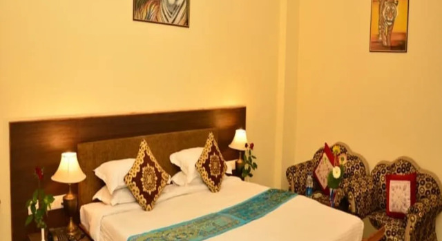 Hotel Ananta Palace