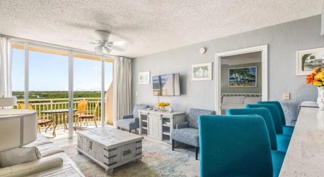 Salt Cay Suite 410, Забронировать Отель Отели Ки-Уэст с парковкой, рядом с Key West Tropical Forest and Botanical Garden, Парковка