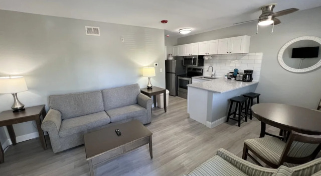 Люкс Marco Island Lakeside Inn