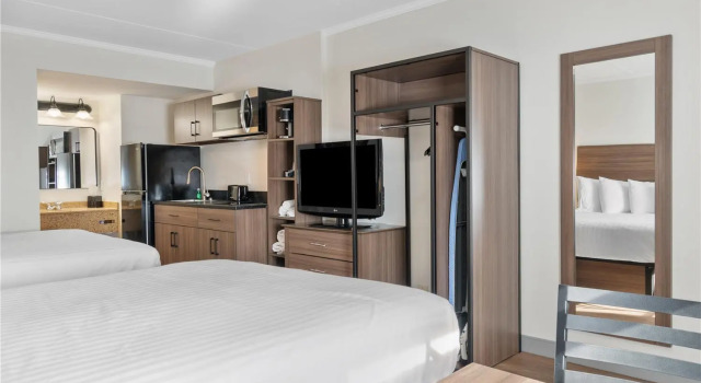 Четырёхместный номер Standard SureStay Studio by Best Western Paradise Lancaster County