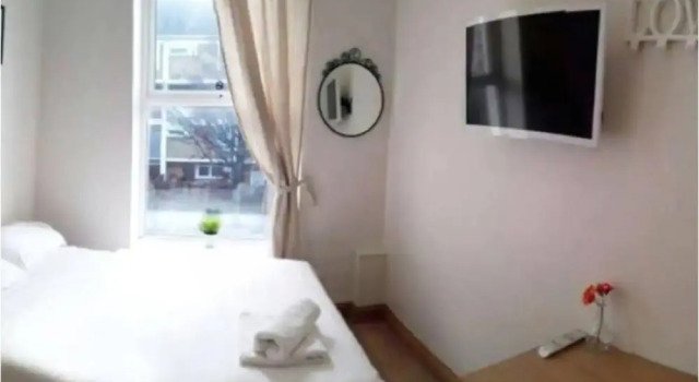 406 Harrow Rooms by Everywhere to Sleep London, Забронировать Отель «постель и завтрак» Харроу Лондон, рядом с The Reel Poster Gallery