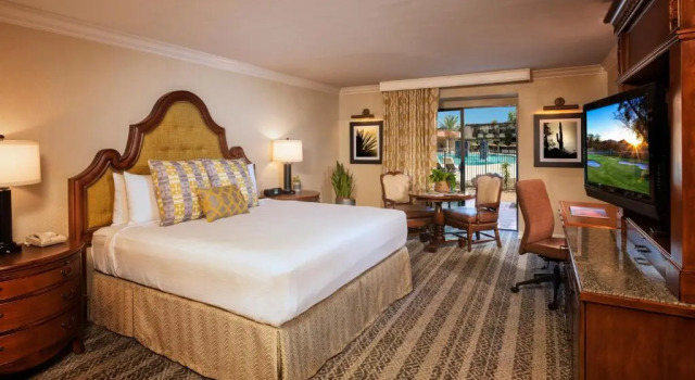 Номер Standard с видом на бассейн The Scottsdale Resort & Spa, Curio Collection by Hilton
