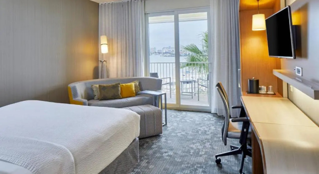 Номер Standard с балконом и с частичным видом Courtyard by Marriott St. Petersburg Clearwater/Madeira Beach