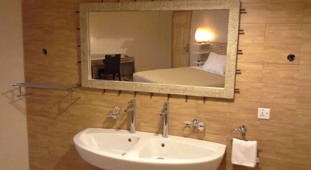 Номер Deluxe Tropical Enclave Hotel