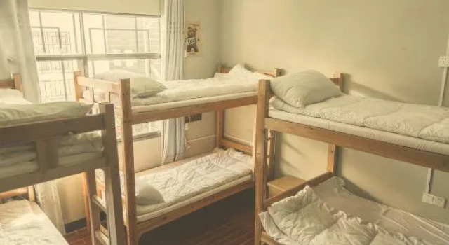 Кровать в общем номере Huashijian Youth Hostel
