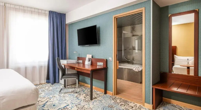 Полулюкс с видом на улицу Hôtel Le Yachtman, The Originals Collection