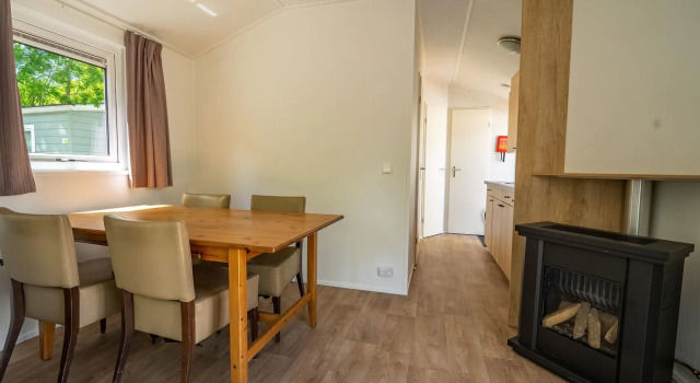 Nice chalet with a combination microwave, in a holiday park near Amsterdam