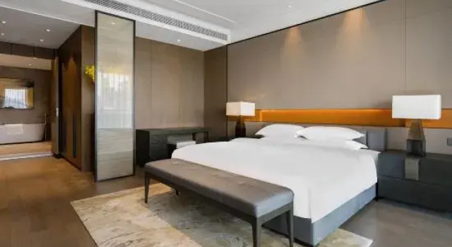 Люкс с 2 комнатами с балконом и с видом на реку Hanting Hotel Shanghai Hongqiao Airport