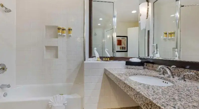 Люкс с балконом Best Western Plus Palm Desert Resort