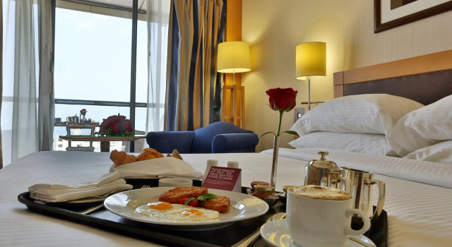 Двухместный номер Standard с балконом Crowne Plaza Beirut by IHG