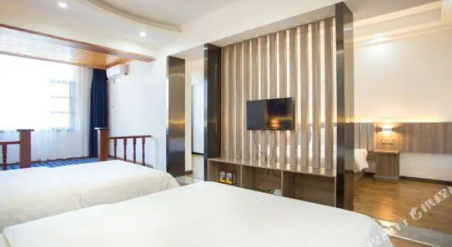 Люкс 7 Days Premium Hotel (Dali Erhai High-speed Railway Station)