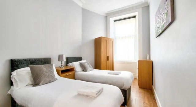 Апартаменты Edinburgh City Central Apartment Sleeps 6 Free Parking