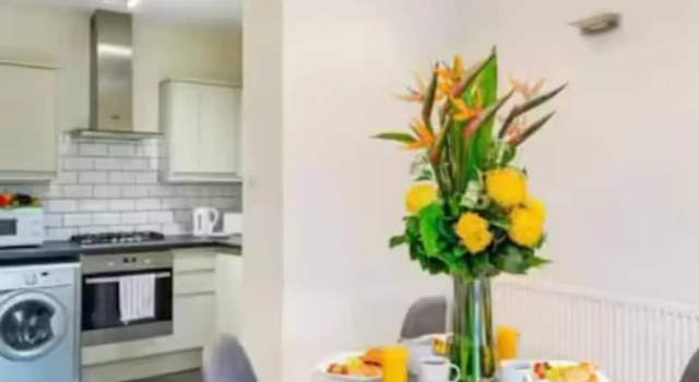 Апартаменты Bright & Lush 2 Bed Apartment