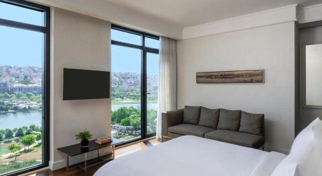 Двухместный полулюкс с видом на море Mövenpick Istanbul Hotel Golden Horn