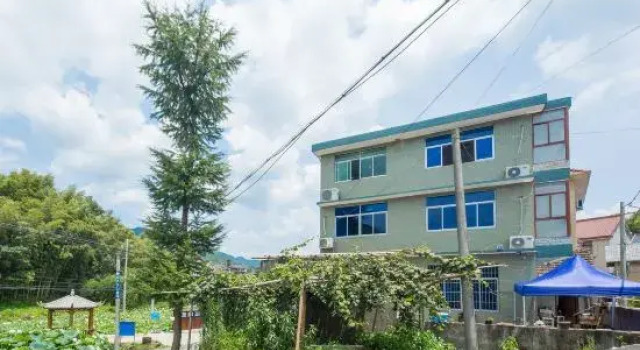 Tonglu She Township Bamboo House