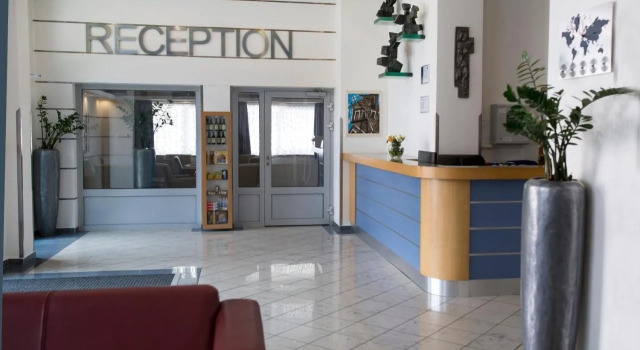 Hotel Marttel, Забронировать Отель Отели Карловых Варов с бассейном, рядом с Городской театр в Карловых Варах, Бассейн