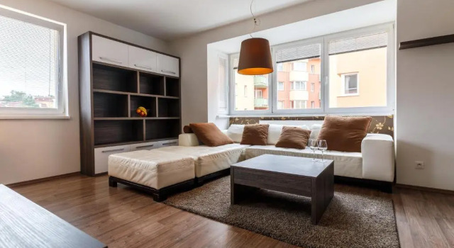 Modern Apartment with 2 Bedrooms, Забронировать Апартаменты/квартира Отели Карловых Варов с парковкой, рядом с Музей Яна Бехера, Парковка