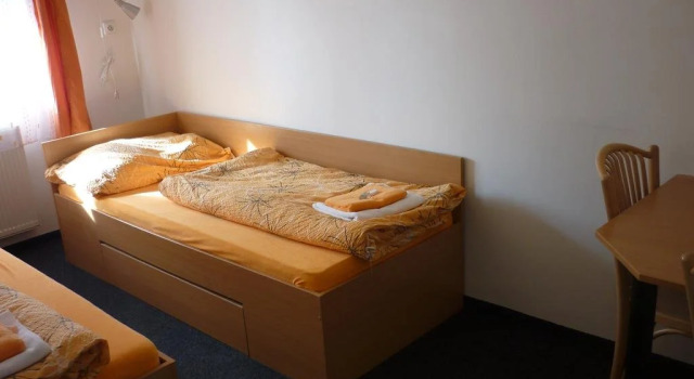 Penzion V Maštali, Rezerwuj Hotel Hotele w Central Bohemia z parkingiem, Parking