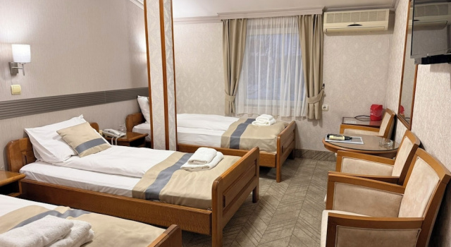 Трёхместный семейный номер Standard Garni Hotel Lav