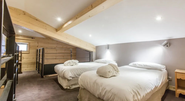 Четырёхместный номер Comfort с балконом и с видом на горы Hôtel Spa Crychar