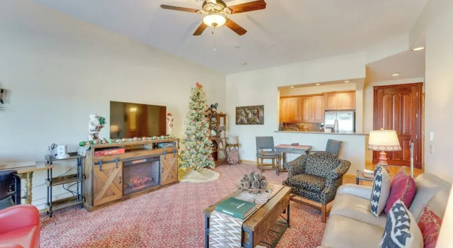 1 Mi to Skiing: Mtn-view Condo in Angel Fire!, Varaa Huoneisto Angel Fire 