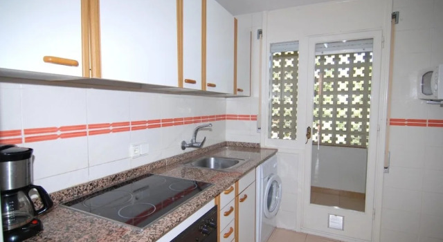 Апартаменты с 2 комнатами с балконом и рядом с пляжем Guardamar 4/6 Zeus Apartments Miami 11053