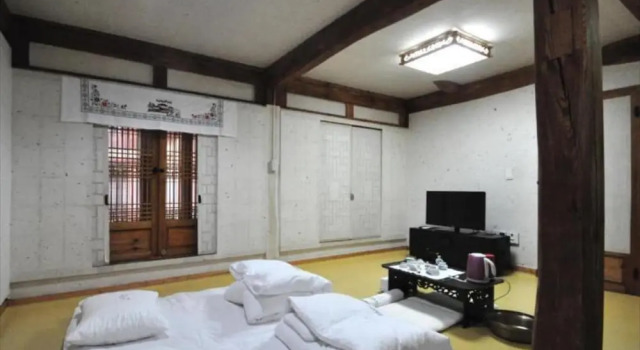Gallery Jin Hanok Guesthouse, Забронировать Отель Кёнджу провинция Кёнсан-Пукто, рядом с Cheomseongdae