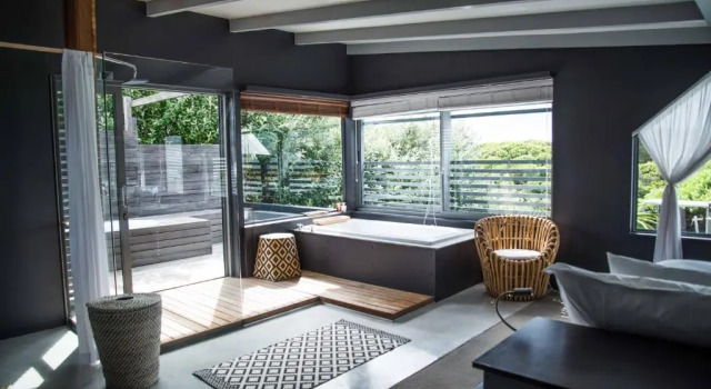 Architectural Beach Villa on Beach Estate - Klein Slangkop Kommetjie, Забронировать Вилла Отели Cape Peninsula с бассейном, Бассейн