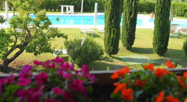 Agriturismo Villa Isa, Забронировать Вилла Отели Фоллоника с парковкой, Парковка