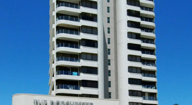 Dorchester On The Beach, Забронировать Отель Серферс-Парадайс Голд-Кост, рядом с Florida Gardens Tram Station