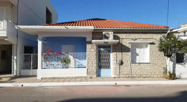 ΑΝΑΚΑΙΝΙΣΜΕΝΗ ΜΟΝΟΚΑΤΟΙΚΙΑ στο κέντρο της πόλης με κήπο, Book Hotel Mesolongion 