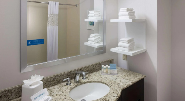 Четырёхместный номер Standard Hampton Inn Los Angeles Orange County Cypress