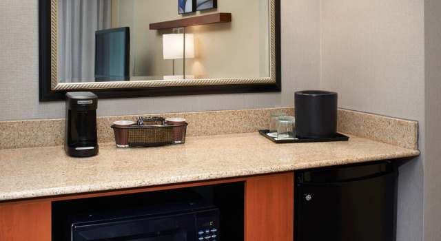 Двухместный люкс c 1 комнатой Courtyard by Marriott Lexington North