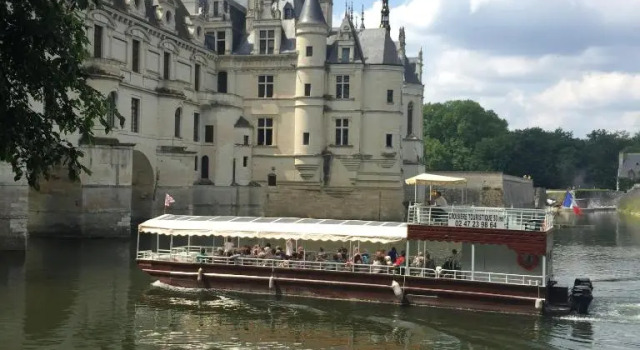 Au Coeur de la Cour, Rezerwuj Hotel Saint-Georges-sur-Cher 