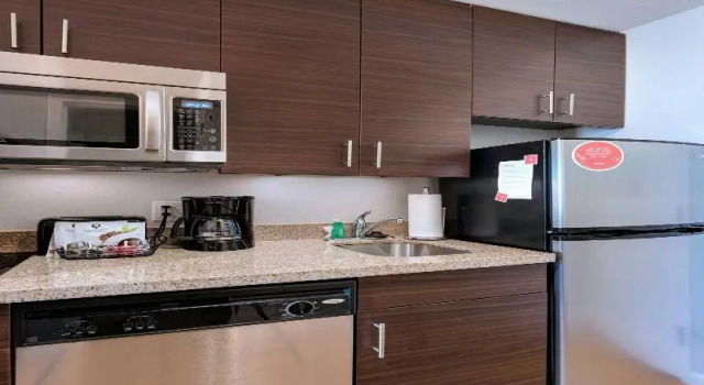 Четырёхместный люкс TownePlace Suites by Marriott Monroe