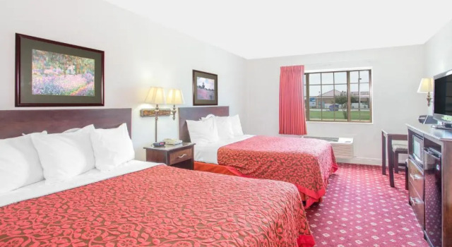 Четырёхместный номер Standard Days Inn by Wyndham Lake Village