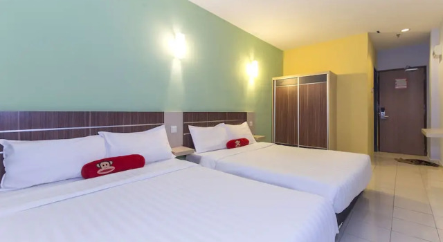 Четырёхместный номер Standard Simms Grand Inn