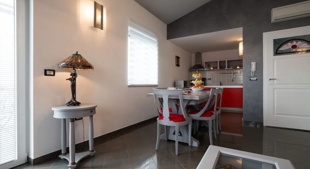 5Bed Villa-Sleeps 10- Pool Parking Near the Sea, Забронировать Вилла Отели Пьешчана-Увала с парковкой, Парковка