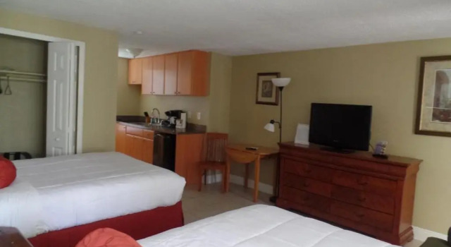 Четырёхместный люкс Deluxe Bayside Inn and Marina