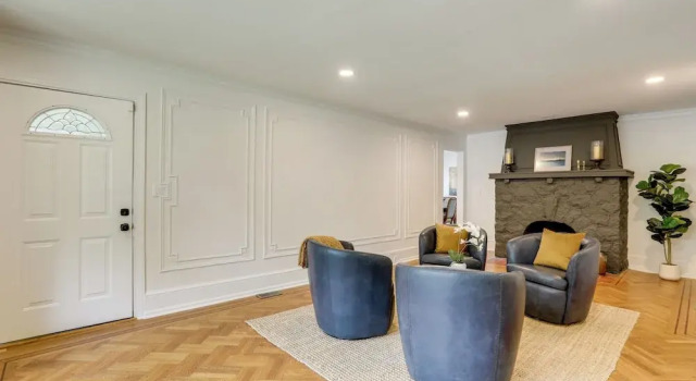 1 Mi to Beaches & Boardwalk: Asbury Park Retreat, Забронировать Дом для отпуска Эсбери-Парк Джерси-Шор, рядом с Major B's General Quarters World War II Scale Museum &amp; Gallery