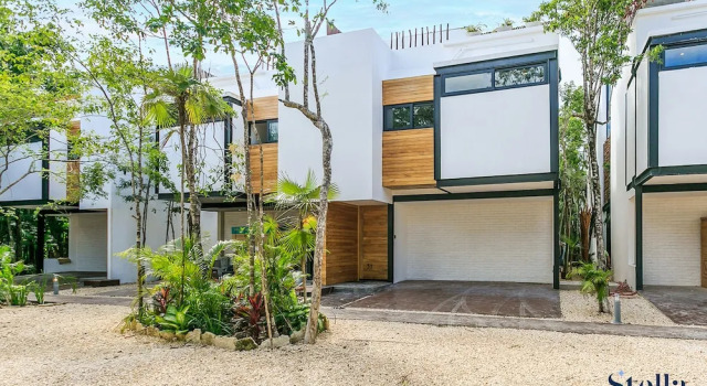3 Story Home with Private Roof Pool and Tropical Views, Prenota Casa vacanze Hotel a Tulum con parcheggio, Parcheggio